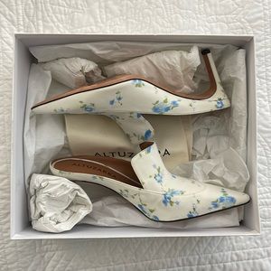 NIB Altazurra Heels
